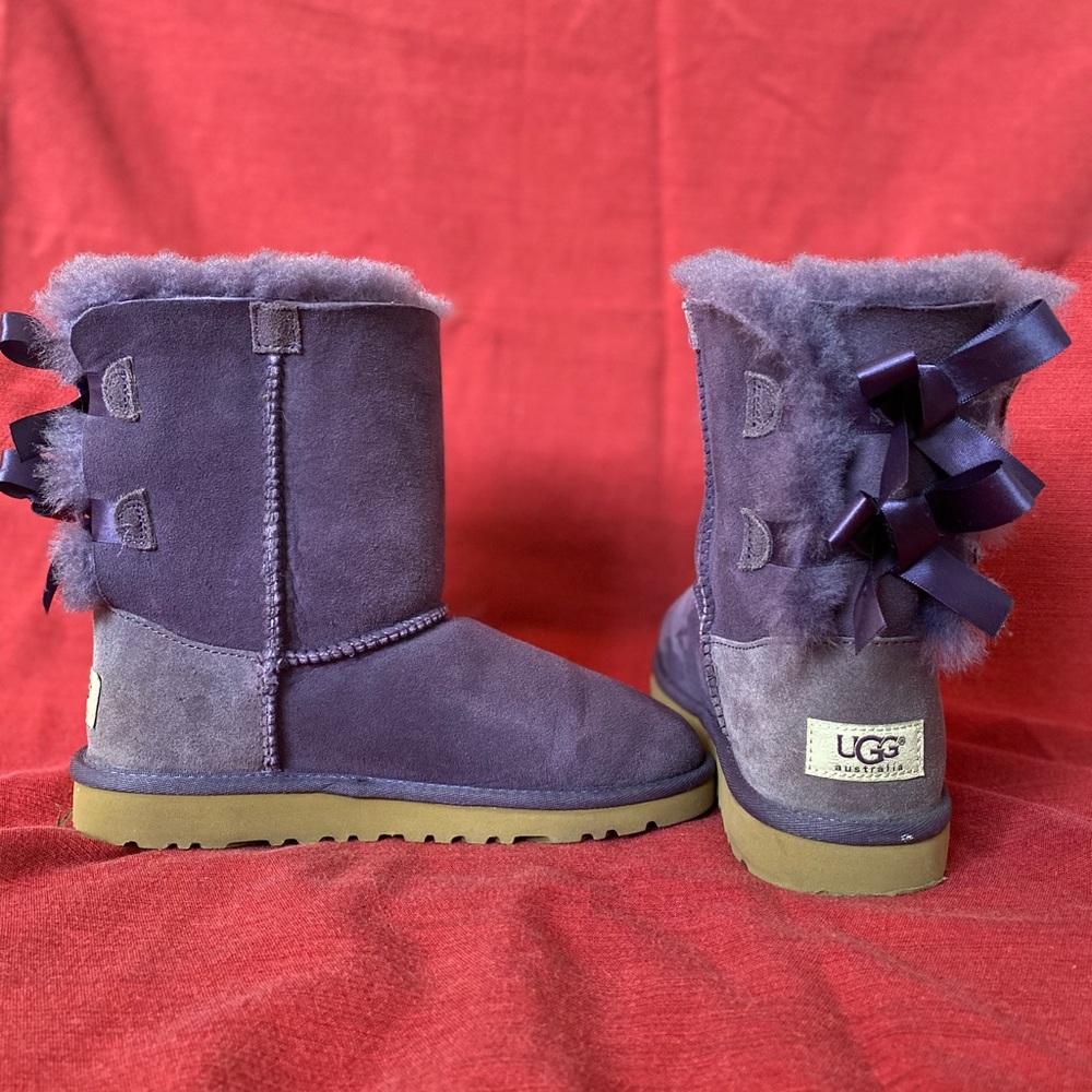 UGGS PURPLE WITH BOWS SIZE 3